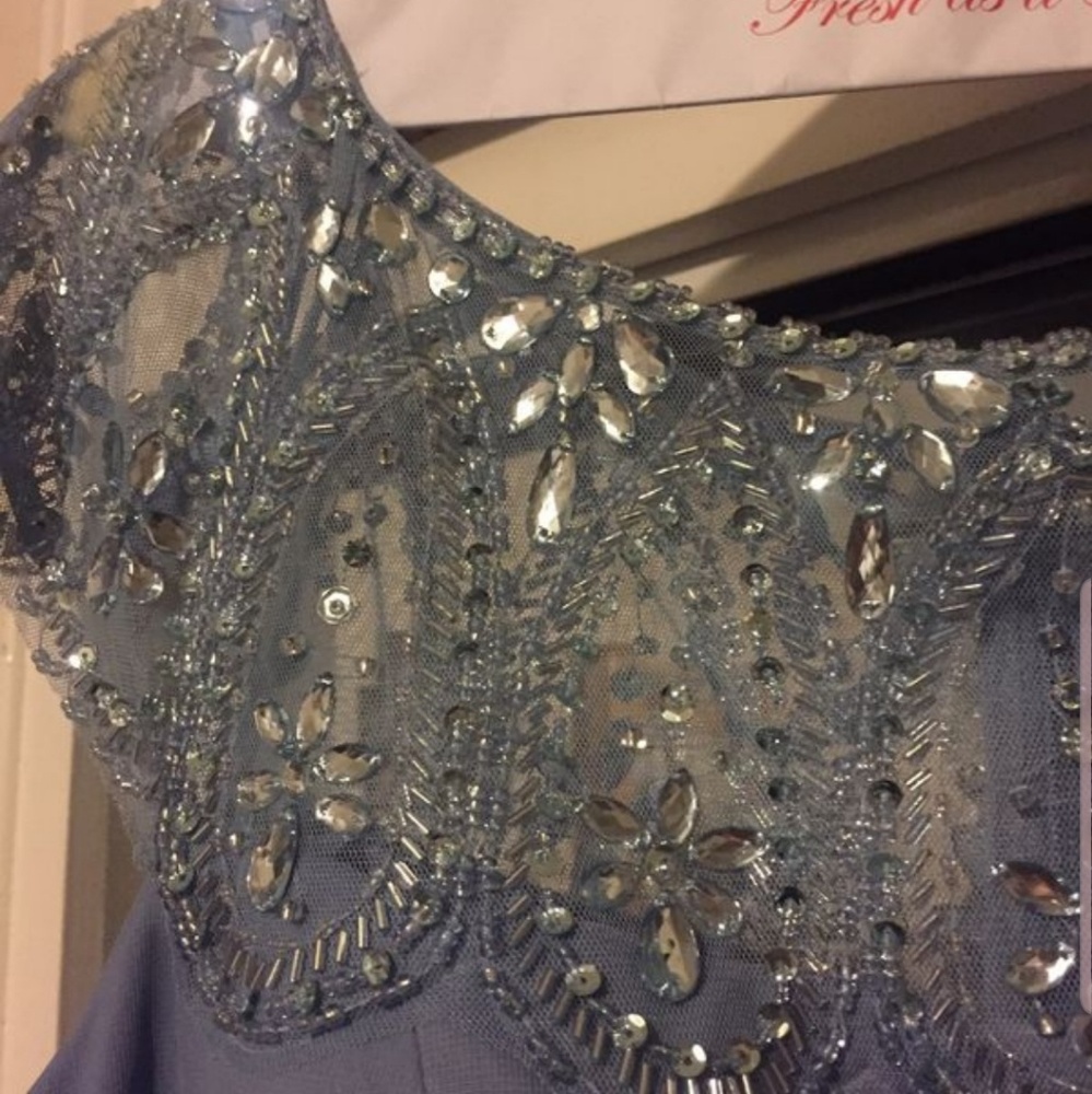 PROM DRESS - Picture 2 of 6